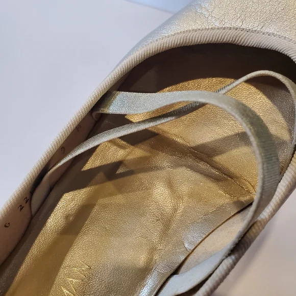 Stuart Weitzman Bolshoi Gold Flats Women's Size 9 - Picture 6 of 13